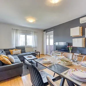 Apartment Dea - Three Bedroom, Pula