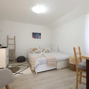 Apartment Mir, Pula